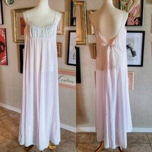 Claire Sandra by‎ Lucie Ann 1960's Pink Eyelet Chemise